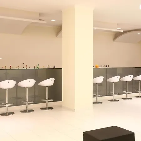 Golden מלון הרסוניסוס