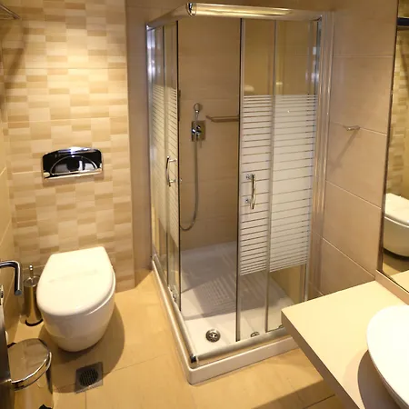 Golden מלון הרסוניסוס