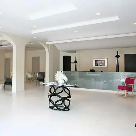 Golden מלון הרסוניסוס