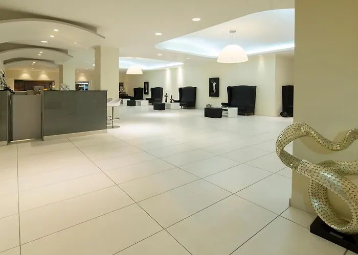 Golden 4* הרסוניסוס